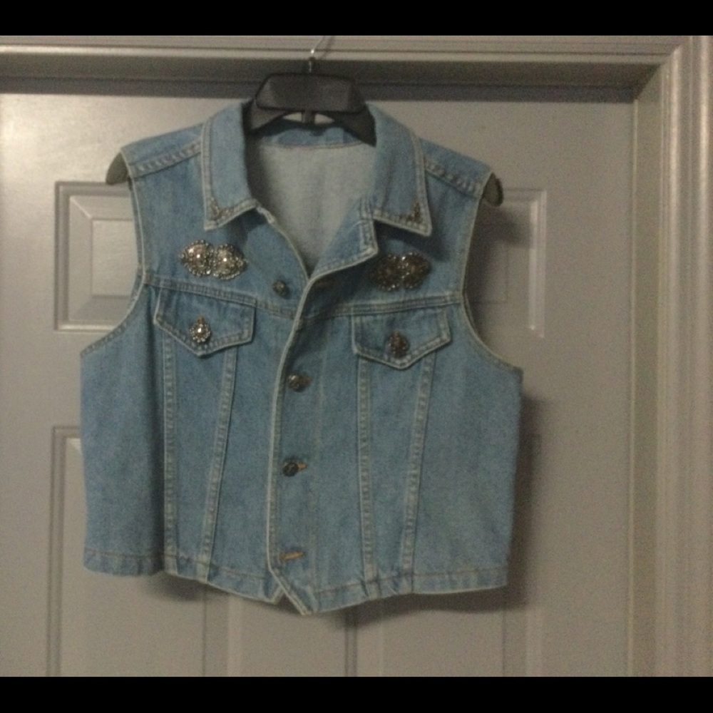 Vest - Picture 3 of 4